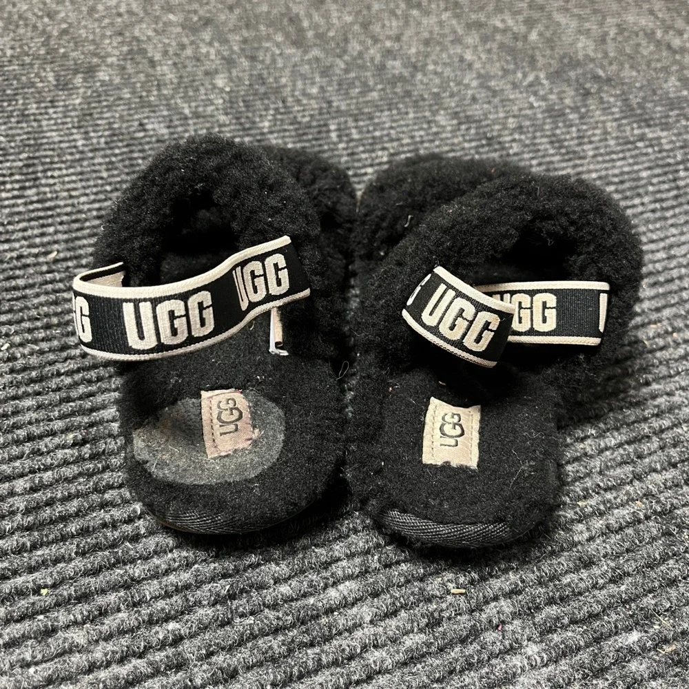 UGG Fluff Yeah Slide Sandal Kids Size 12 Black Sheepskin Elastic Strap slipper
